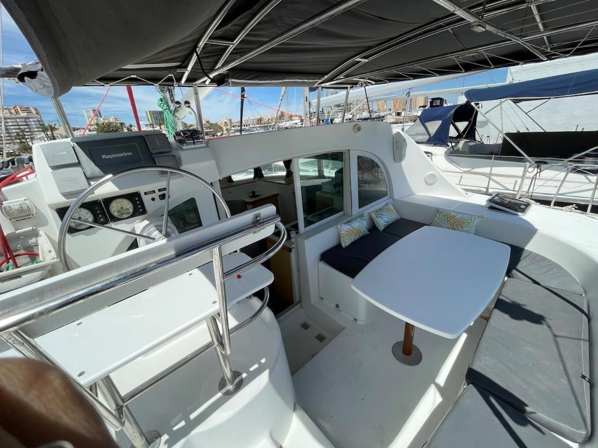 Barco Sobre El Mar